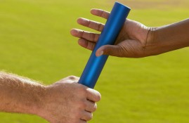 IM电竞-夏季联赛半决赛对决在即！广东男篮演练定位球，休斯顿火箭密集防守应对